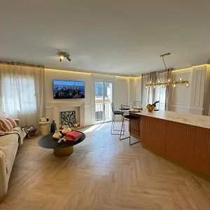 Luxury Cathedral Views In Appartamento
